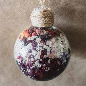 Mini glass ornament: various rose petals in white, dark red and orange